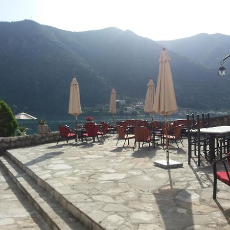Kamena Palata Apartments Kotor Luaran gambar