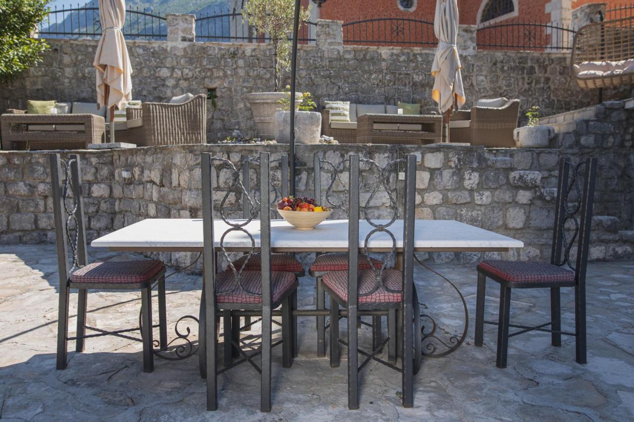 Kamena Palata Apartments Kotor Luaran gambar