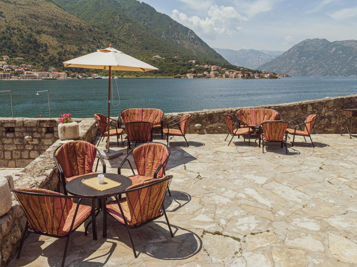 Kamena Palata Apartments Kotor Luaran gambar