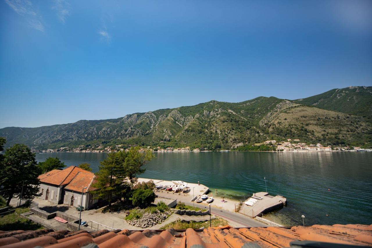 Kamena Palata Apartments Kotor Luaran gambar