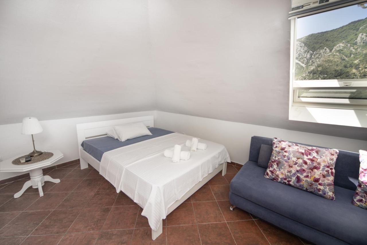 Kamena Palata Apartments Kotor Luaran gambar