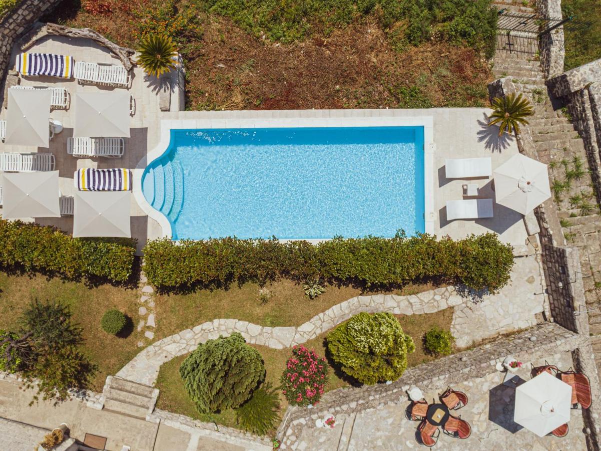 Kamena Palata Apartments Kotor Luaran gambar
