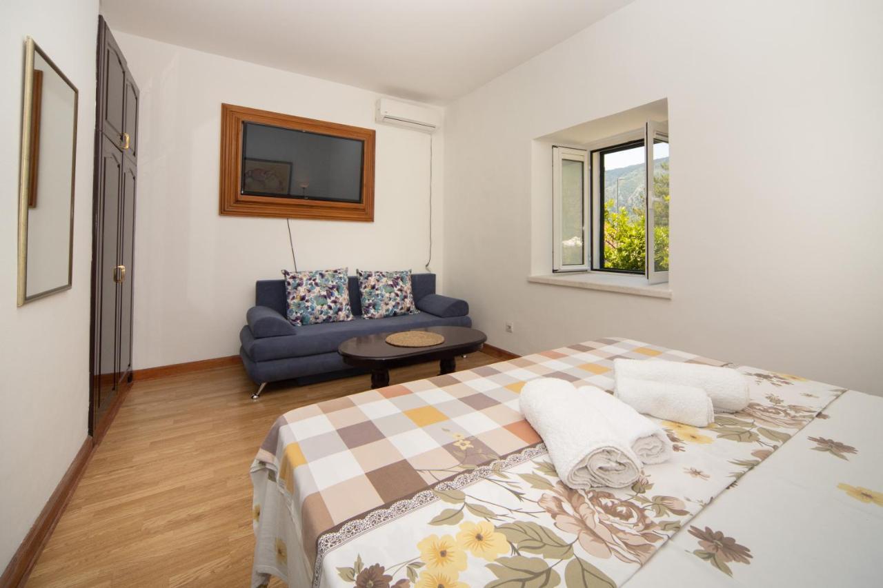 Kamena Palata Apartments Kotor Luaran gambar