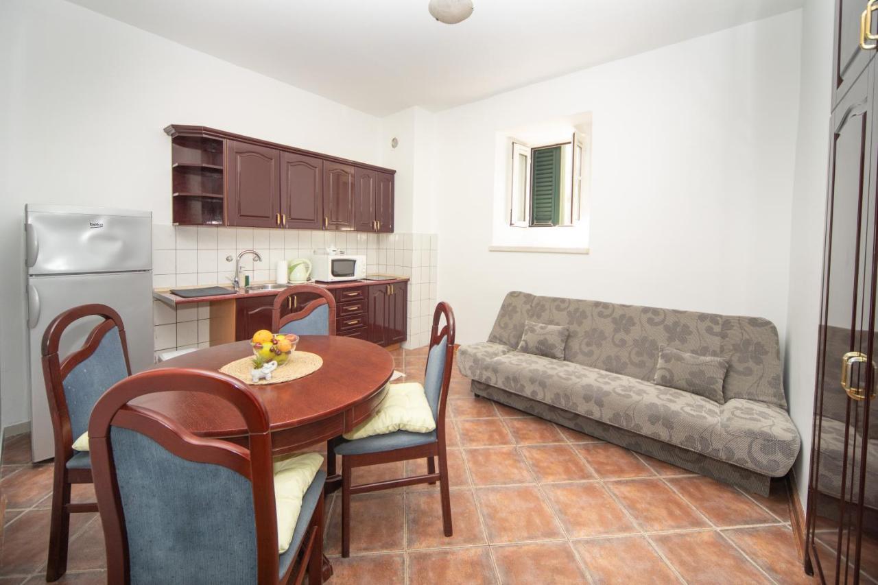 Kamena Palata Apartments Kotor Luaran gambar