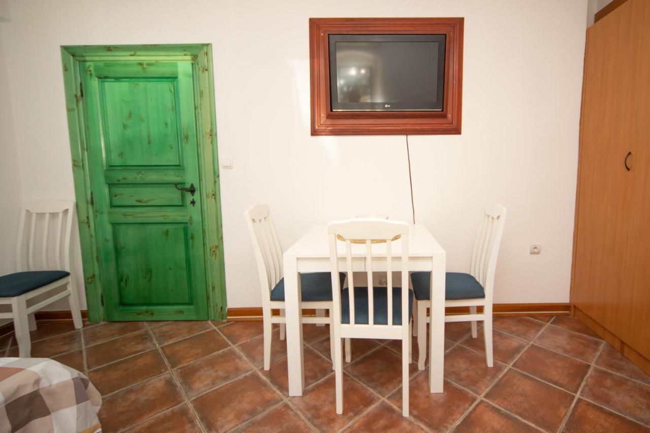 Kamena Palata Apartments Kotor Luaran gambar