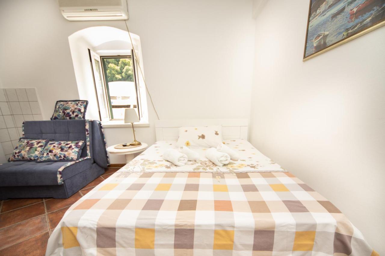 Kamena Palata Apartments Kotor Luaran gambar
