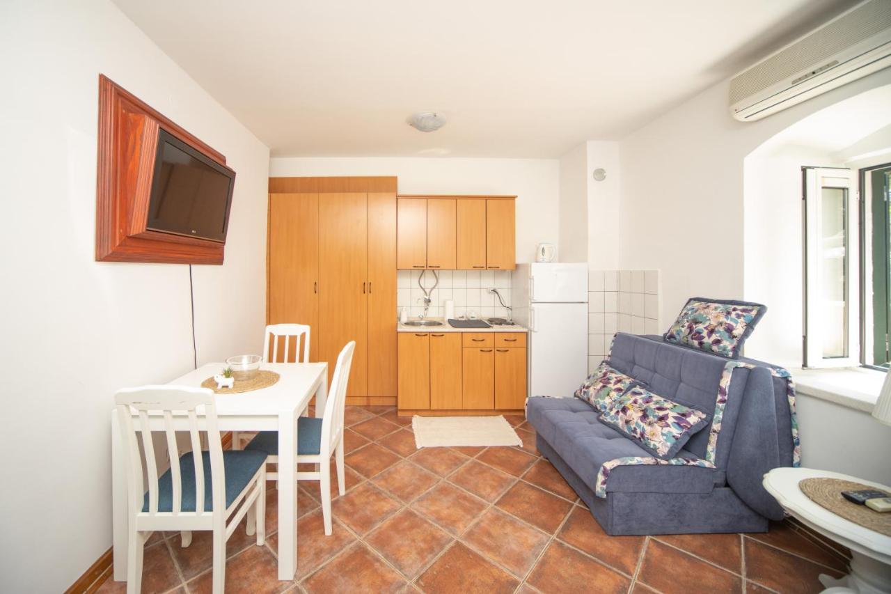 Kamena Palata Apartments Kotor Luaran gambar