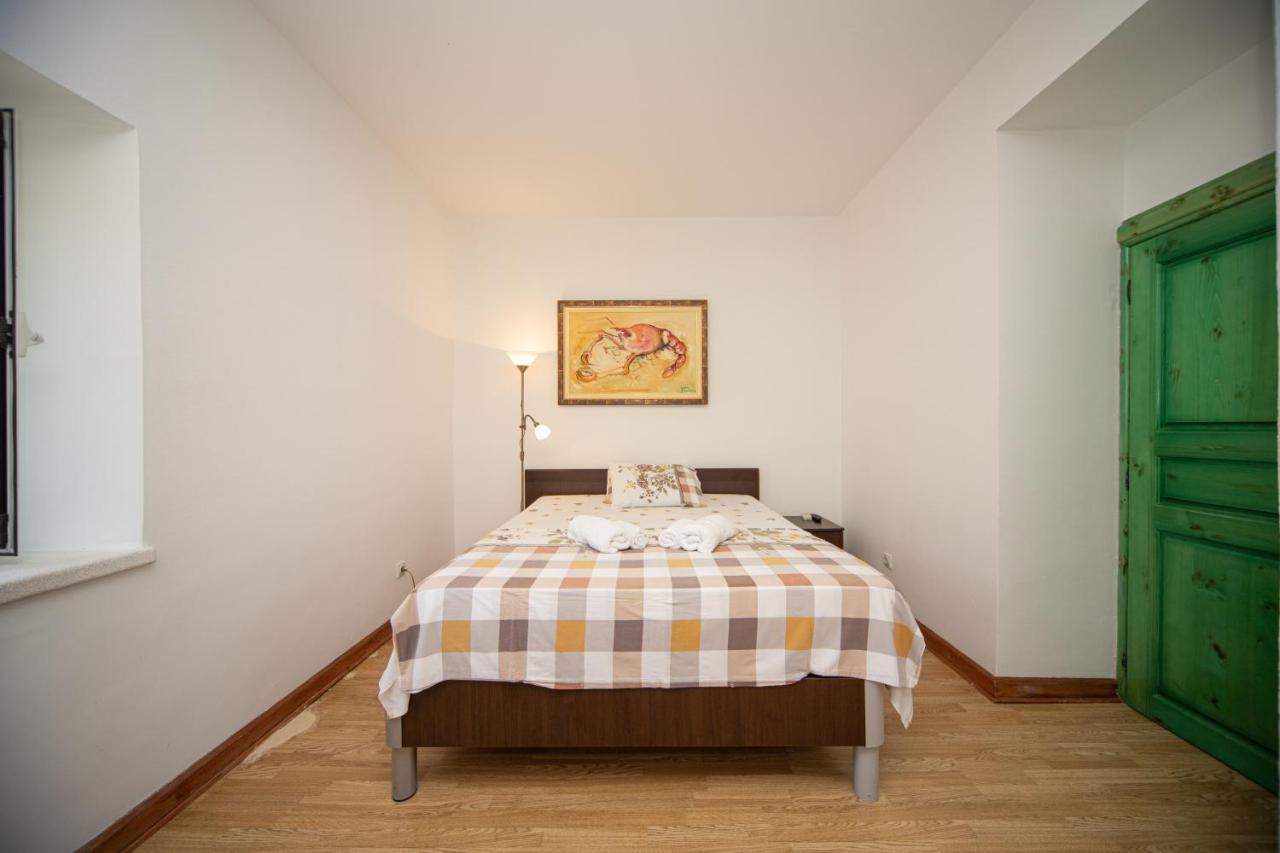 Kamena Palata Apartments Kotor Luaran gambar