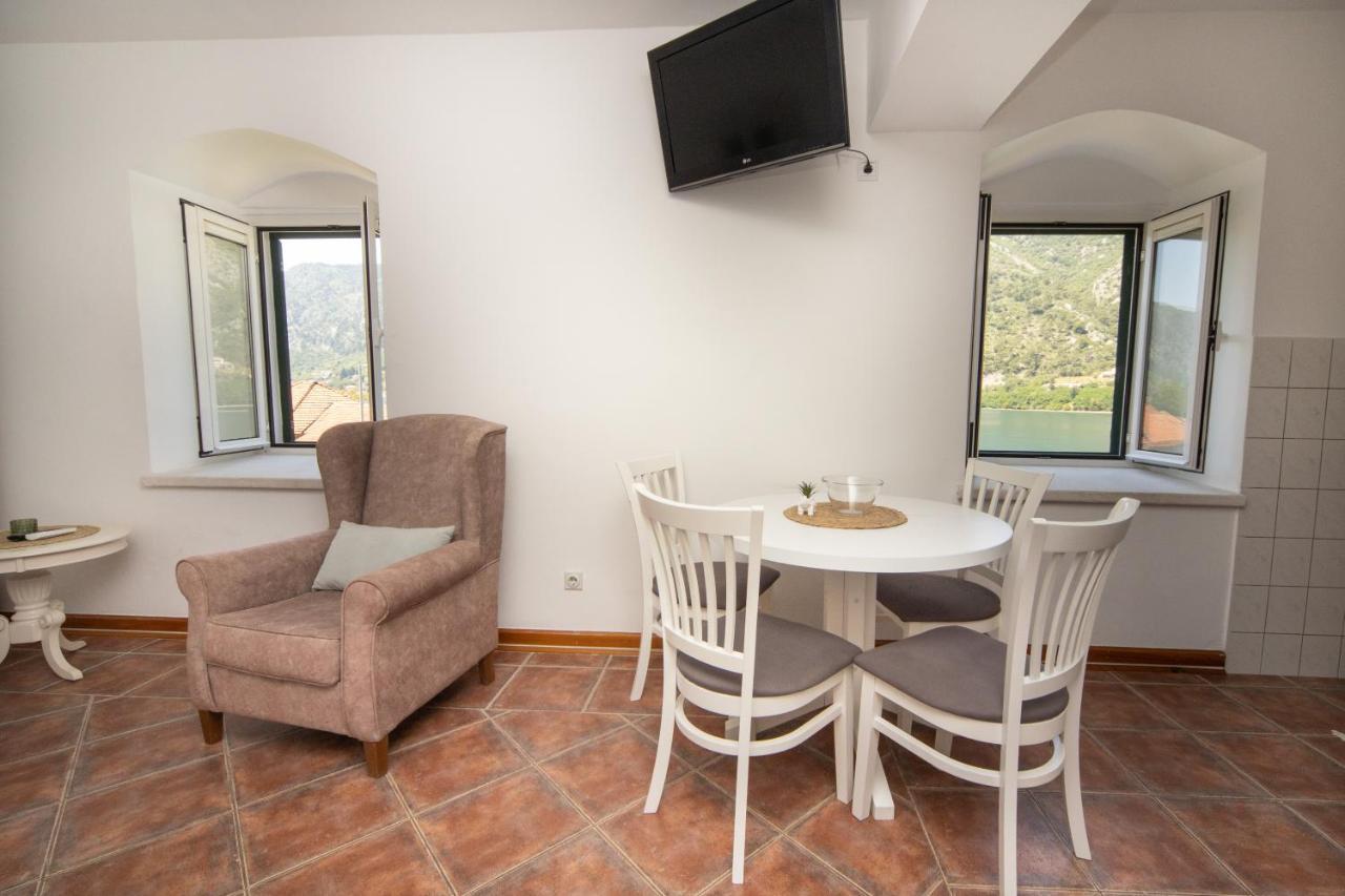 Kamena Palata Apartments Kotor Luaran gambar