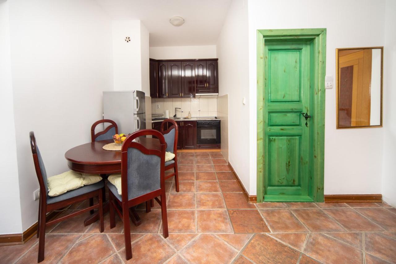 Kamena Palata Apartments Kotor Luaran gambar