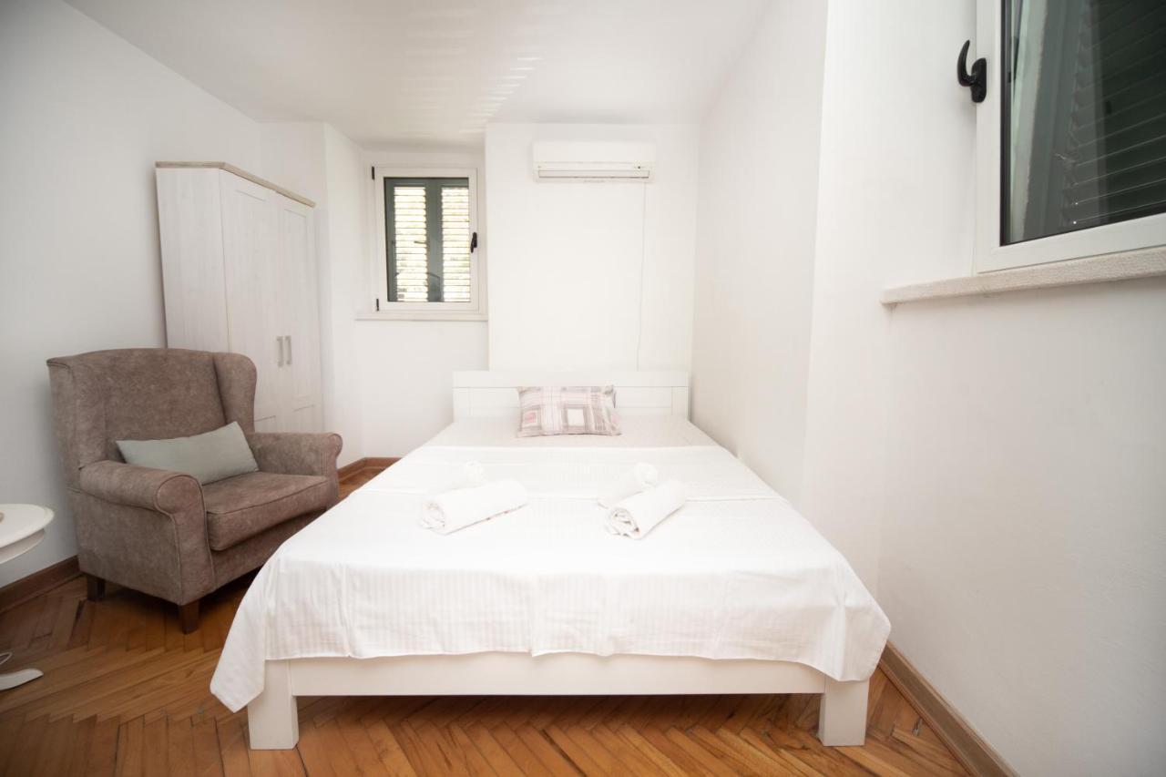 Kamena Palata Apartments Kotor Luaran gambar