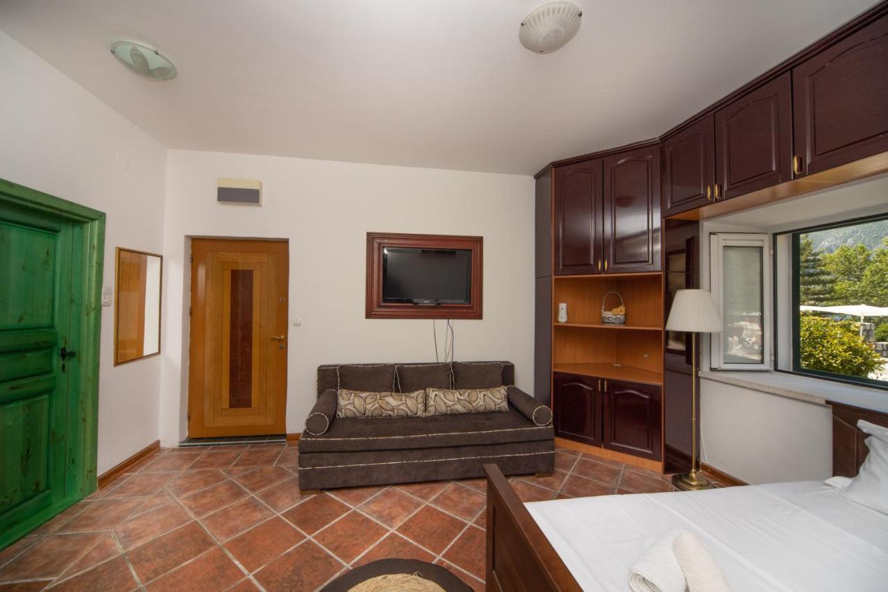 Kamena Palata Apartments Kotor Luaran gambar