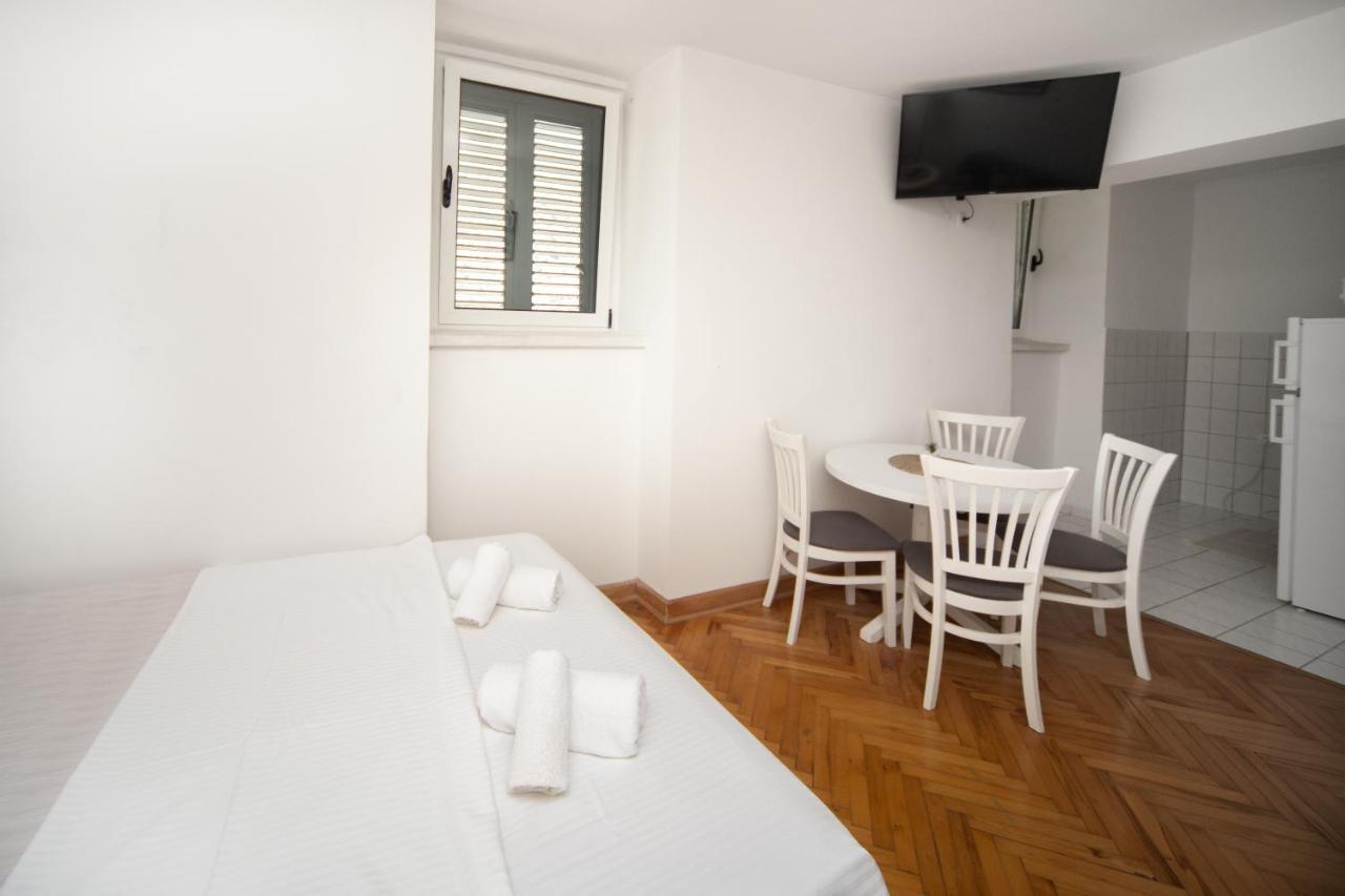 Kamena Palata Apartments Kotor Luaran gambar