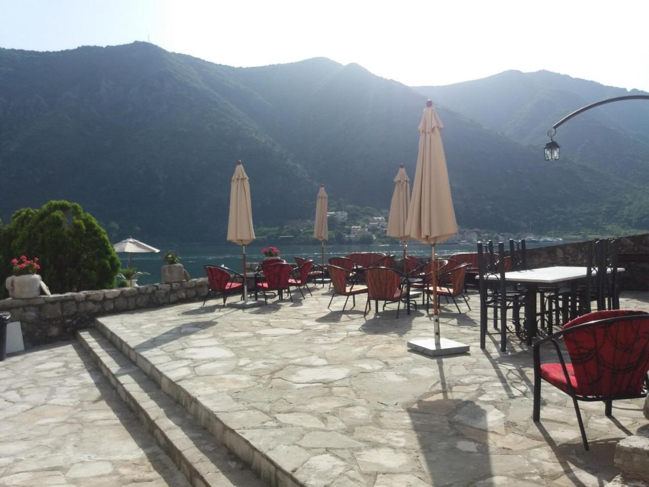 Kamena Palata Apartments Kotor Luaran gambar