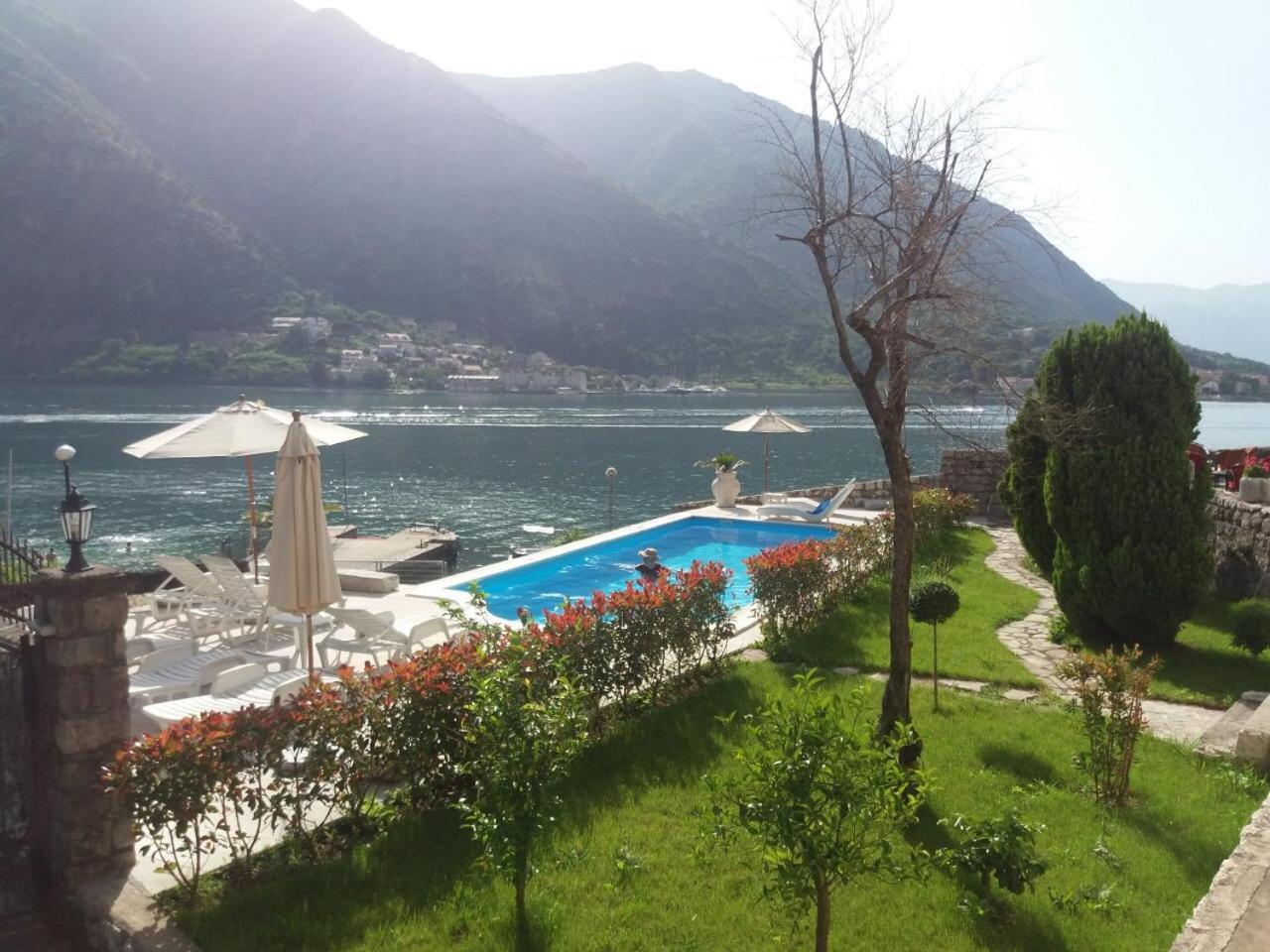 Kamena Palata Apartments Kotor Luaran gambar