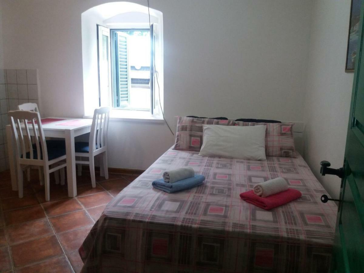 Kamena Palata Apartments Kotor Luaran gambar